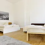 Bearlincity - Center West * Berlin