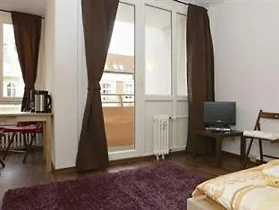 市中心西区比尔林城公寓 *