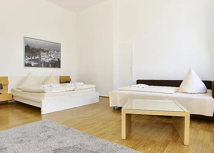 Bearlincity - Center West * Berlin